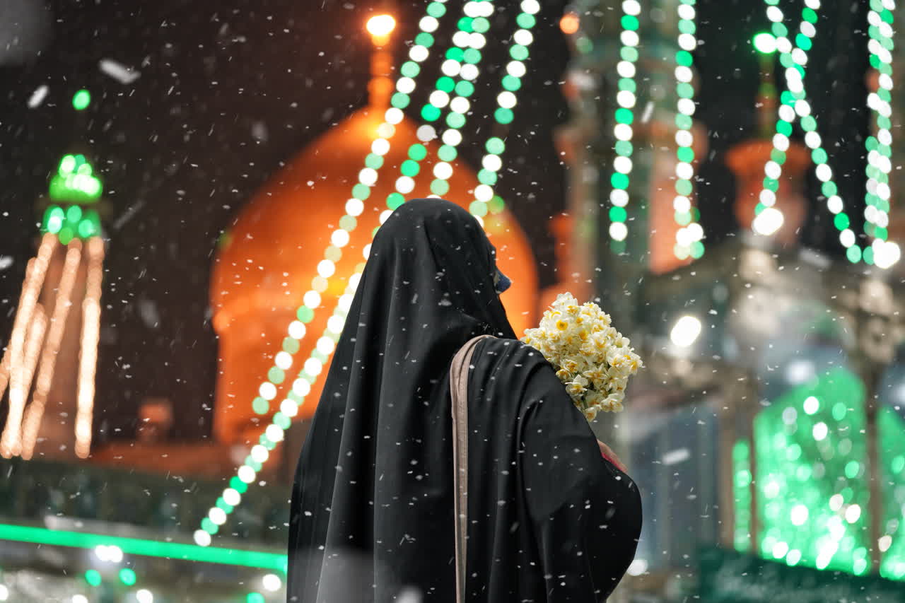 حس و حال معنوی زائران بانوی کرامت در ایام ولادت امام حسین علیه السلام