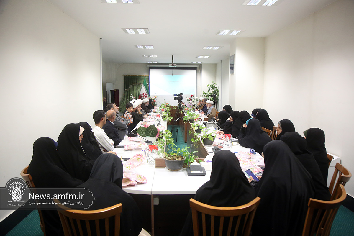 دفاع از پایان نامه دکتری در حرم بانوی کرامت دفاع از پایان نامه دکتری در حرم بانوی کرامت