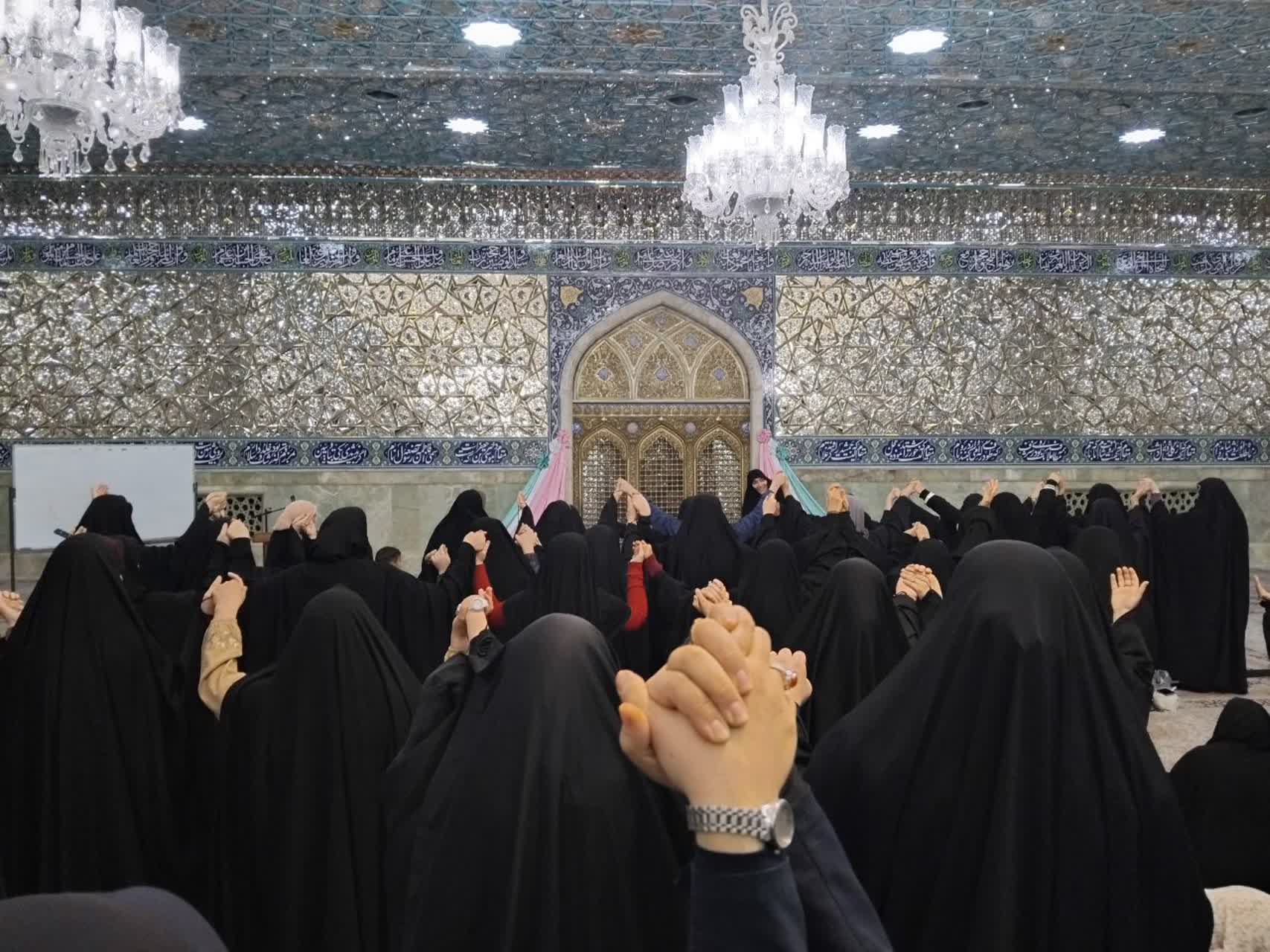 مشارکت ۴ هزار دختر جوان در محفل «مشکات الکریمه» حرم بانوی کرامت مشارکت ۴ هزار دختر جوان در محفل «مشکات الکریمه» حرم بانوی کرامت