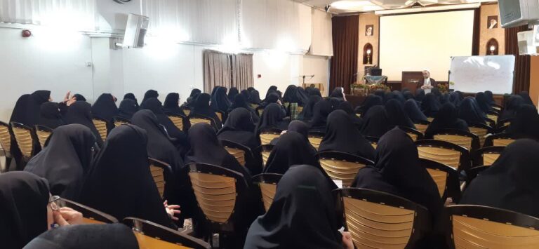 برگزاری بیش از ۱۶ هزار نفر ساعت آموزش ویژه بانوان در حرم بانوی کرامت