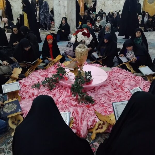 برگزاری آیین ختم ثقلین به نیت پیروزی جبهه مقاومت در حرم بانوی کرامت