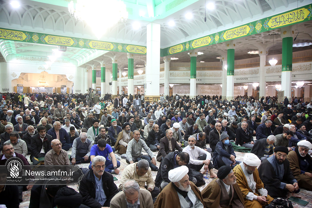 مراسم گرامیداشت شهدای اغتشاشات اخیر در حرم بانوی کرامت