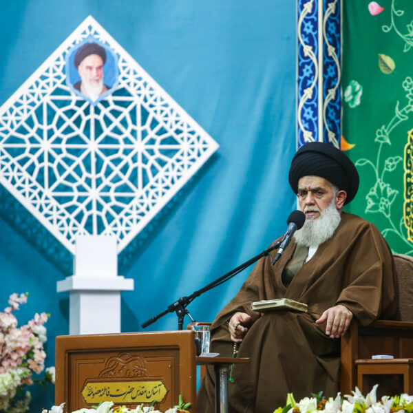 جوانان یار و یاور والدین خود باشند