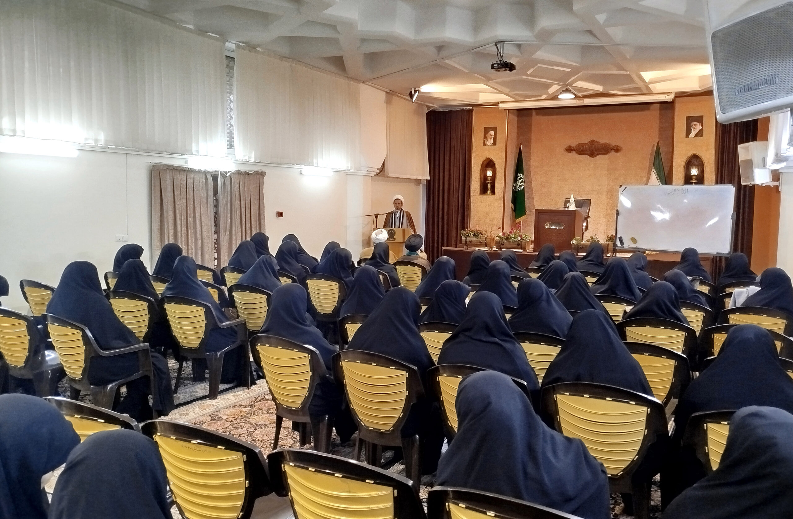 دوره تخصصی «خدمت تراز» ویژه خادمان خواهر حرم بانوی کرامت برگزار شد