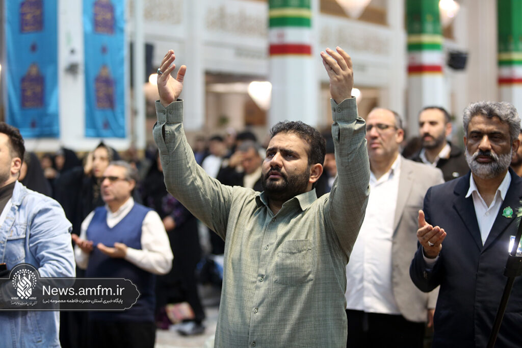 شب‌زنده‌داری زائران حرم بانوی کرامت در شب نیمه شعبان