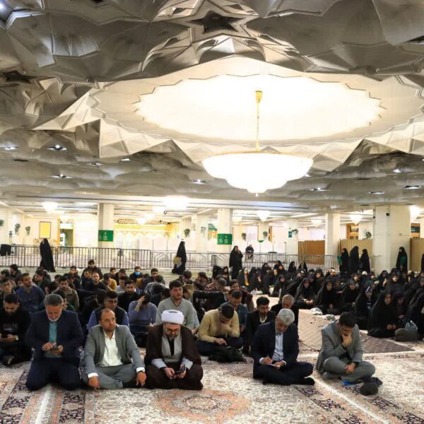 تجلیل از 500 خادمیار مراسم نیمه شعبان در حرم مطهر بانوی کرامت