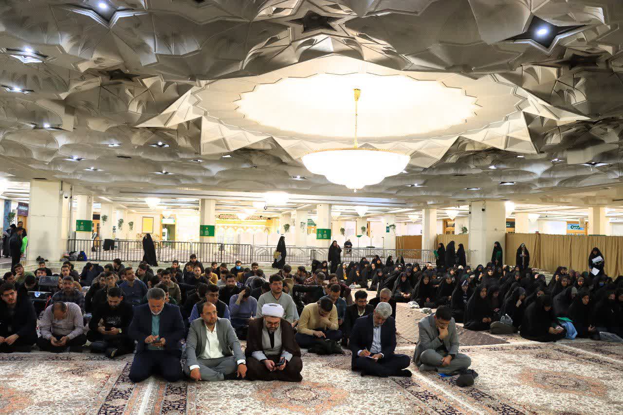 تجلیل از 500 خادمیار مراسم نیمه شعبان در حرم مطهر بانوی کرامت