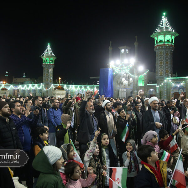 گلبانگ «الله اکبر» در حرم مطهر بانوی کرامت طنین انداز شد
