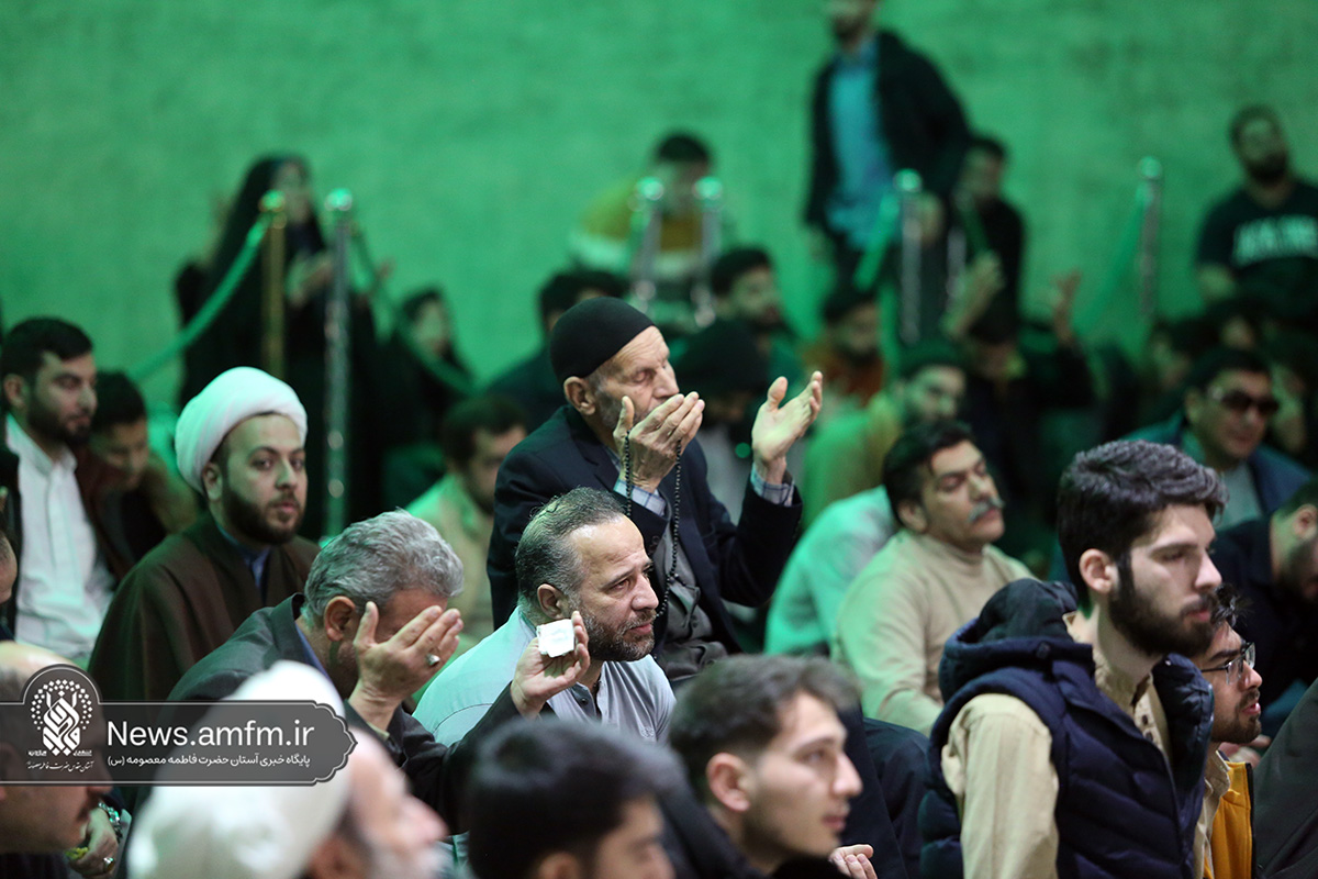 مناجات شبانه زائران حرم بانوی کرامت در محفل «شب‌های بندگی»