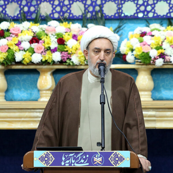 ایجاد دو‌قطبی و تفرقه‌افکنی راهبرد شیاطین برای تسلط بر مؤمنان است