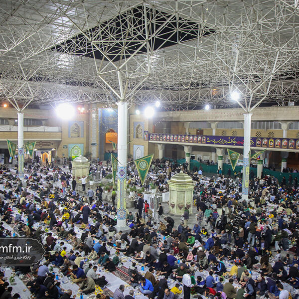 سفره افطاری حرم حضرت معصومه (س) در نخستین شب ماه مبارک رمضان