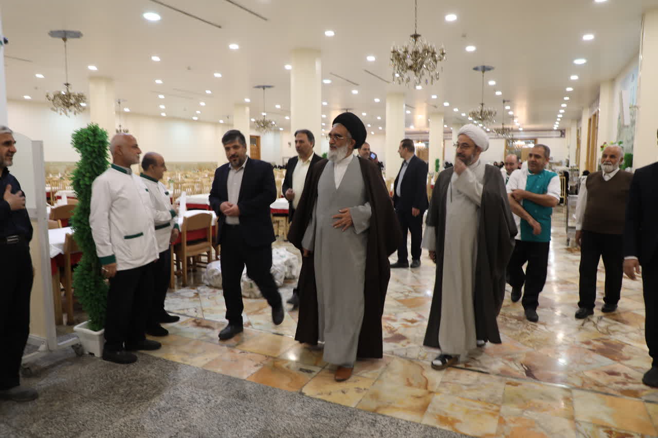 بازدید آیت‌الله سعیدی از روند آماده‌سازی افطاری حرم حضرت معصومه(س)