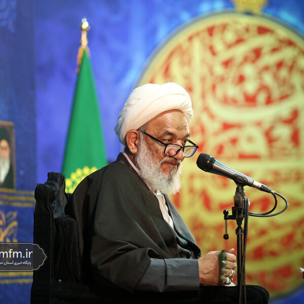 حضور در محضر علما به انسان بصیرت می‌دهد