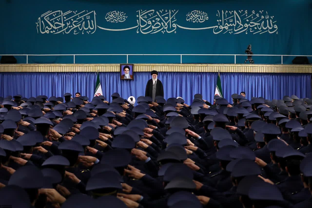از صلح امام حسن(ع) تا جنگ با آمریکا؛ تأثیر خیانت یا وفاداری سرداران در تصمیم امام از صلح امام حسن(ع) تا جنگ با آمریکا؛ تأثیر خیانت یا وفاداری سرداران در تصمیم امام