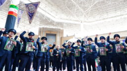 دست بیعت خادمان حرم حضرت معصومه(س) با رهبر انقلاب