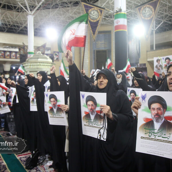 بیعت دانشگاهیان استان قم با ولی امر مسلمین جهان در حرم بانوی کرامت