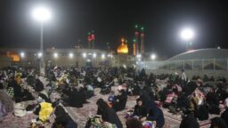 حضور خانواده‌ها در مراسم احیای شب بیست و سوم ماه مبارک رمضان در حرم بانوی کرامت