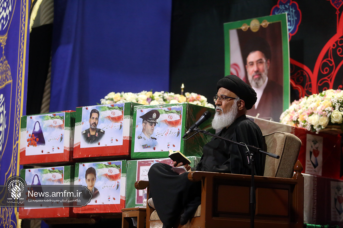 هیچ عبادتی بهاندازه ایستادن در میدان و دفاع از اسلام ثواب ندارد هیچ عبادتی بهاندازه ایستادن در میدان و دفاع از اسلام ثواب ندارد