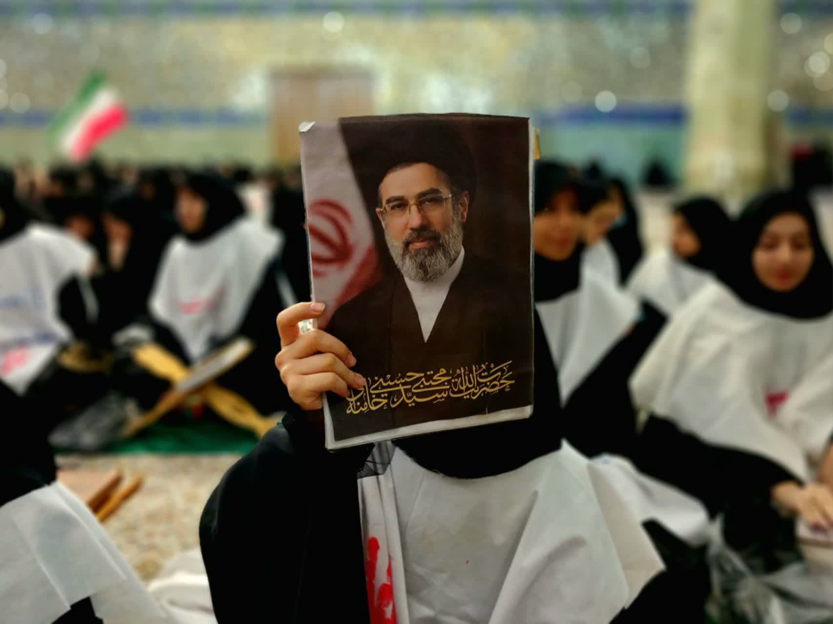 بیعت دختران نوجوان قمی با امام خامنهای در حرم بانوی کرامت بیعت دختران نوجوان قمی با امام خامنهای در حرم بانوی کرامت