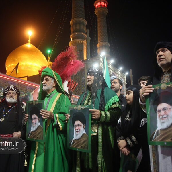 بیعت تعزیه‌داران استان قم با رهبر جدید انقلاب در حرم بانوی کرامت