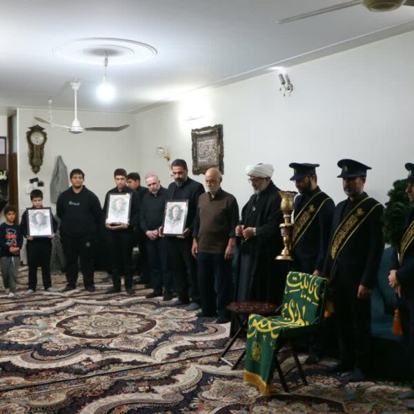 تکریم خانواده شهدای جنگ تحمیلی رمضان توسط خادمان حرم بانوی کرامت