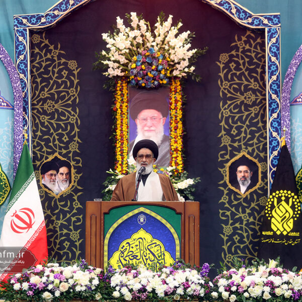 ملت ایران پای عهد خود با ولایت ایستاده است