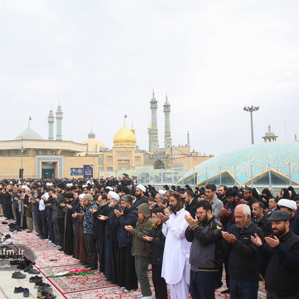 اقامه نماز عید سعید فطر در حرم حضرت فاطمه معصومه (س)
