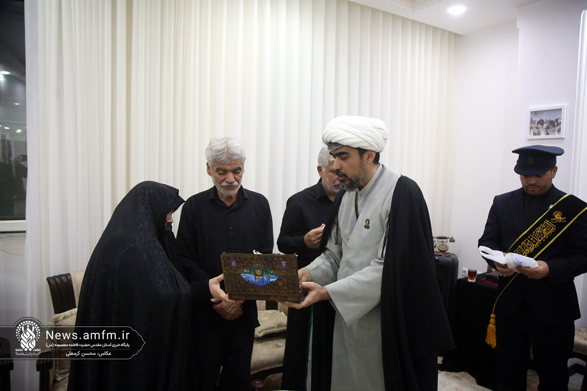 تکریم سه خانواده شهید جنگ تحمیلی رمضان توسط خادمان حرم بانوی کرامت