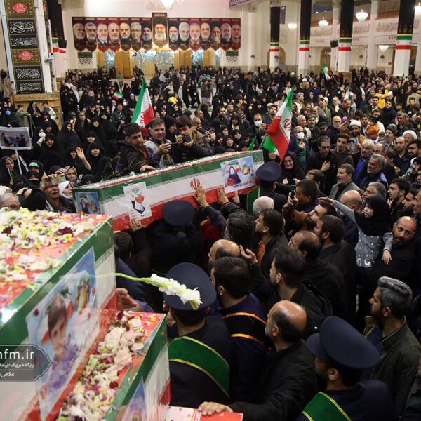 وداع با پیکر مطهر 17 شهید حمله آمریکایی صهیونی به پردیسان قم در حرم مطهر