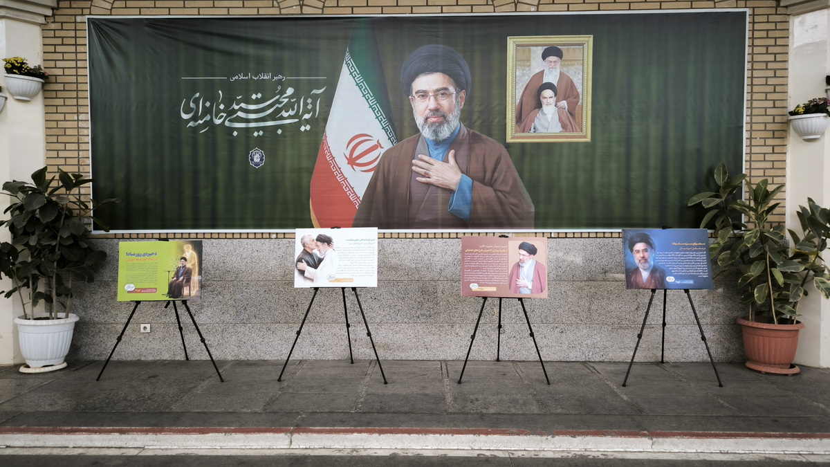 برپایی نمایشگاه «صالح بعد صالح» در حرم بانوی کرامت + تصاویر برپایی نمایشگاه «صالح بعد صالح» در حرم بانوی کرامت + تصاویر