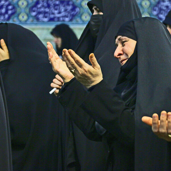 استغاثه خدام خواهر حرم بانوی کرامت به امام‌زمان(عج)