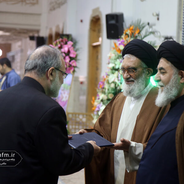 تقدیر از هشت پژوهشگر برگزیده جشنواره بین‌المللی امام رضا(ع) در حرم بانوی کرامت