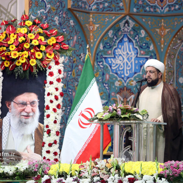 از خاک‌سپاری دختران در جاهلیت تا بوسه پیامبر بر دست دخترشان؛ کرامت دختر در مکتب قرآن