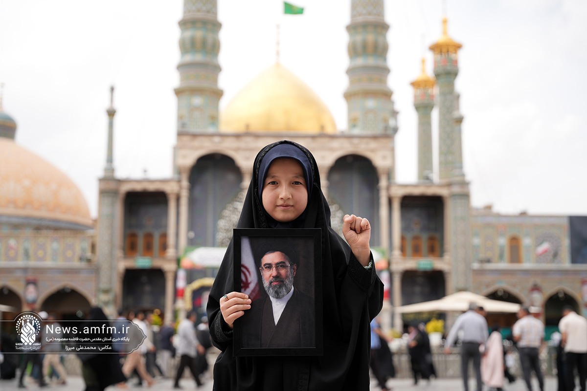 تجدید بیعت دختران قمی با رهبر انقلاب در حرم بانوی کرامت