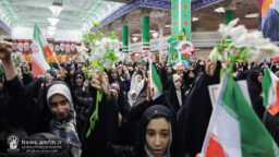 میزبانی حرم مطهر بانوی کرامت از ۷ هزار دختر در جشن «دختران ایران»