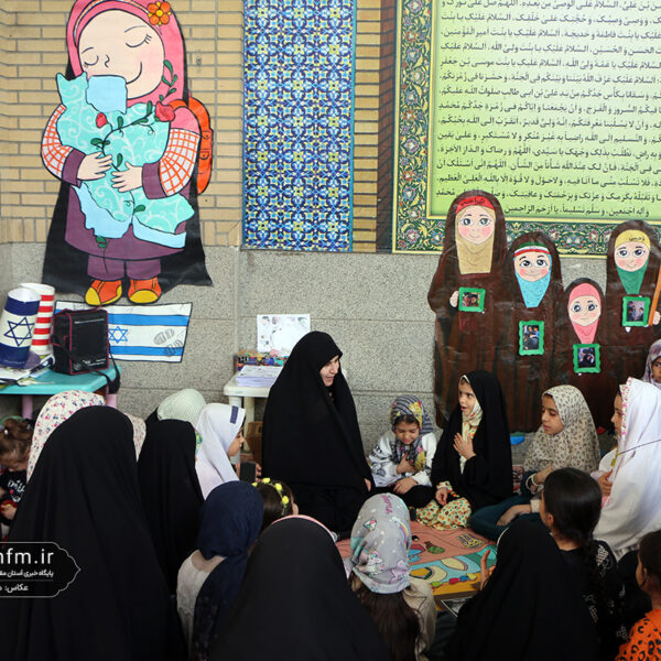 اجرای برنامه‌های جذاب کودکانه در حرم بانوی کرامت در روز دختر