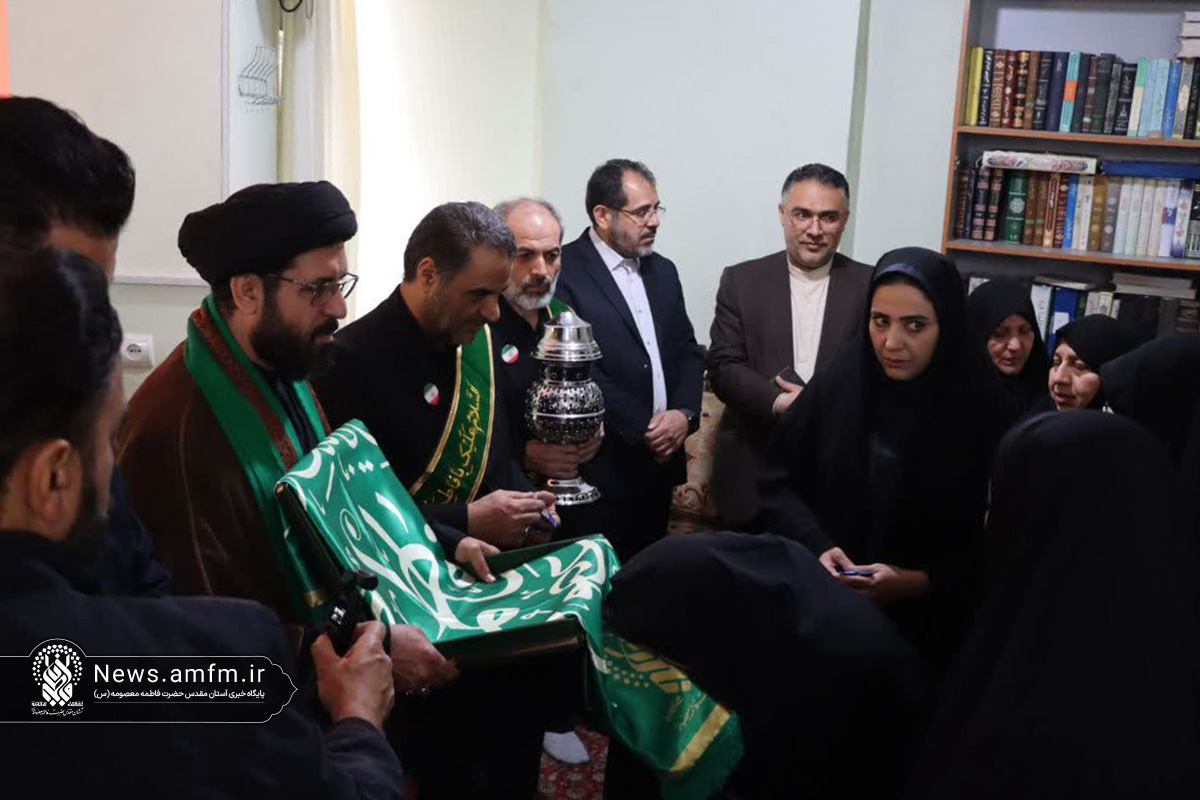 تجلیل سفیران کریمه از خانواده ۴ شهید شهرستان همدان