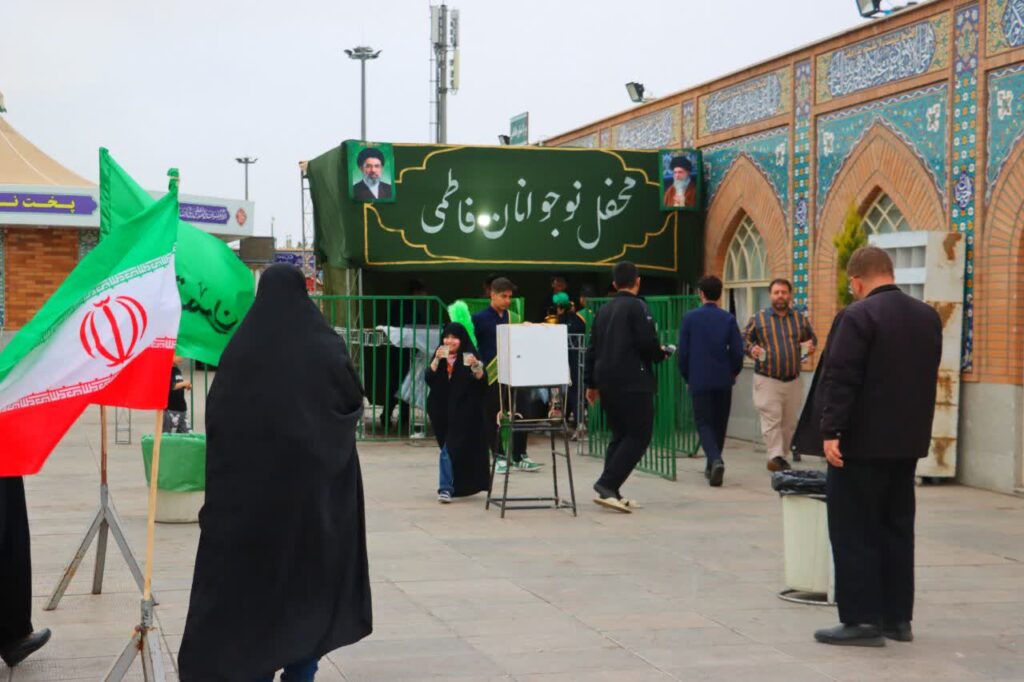 برپایی ایستگاه صلواتی نوجوانان فاطمی در دهه کرامت + تصاویر برپایی ایستگاه صلواتی نوجوانان فاطمی در دهه کرامت + تصاویر