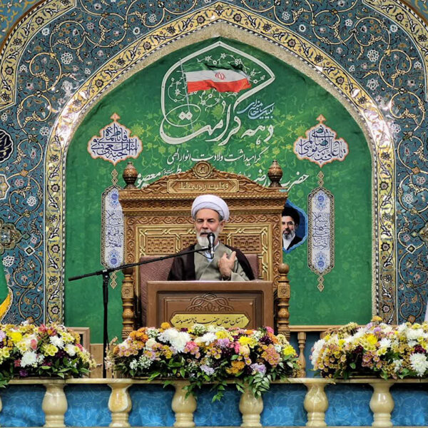 کرامت‌ انسان با ایثار حاصل می‌شود