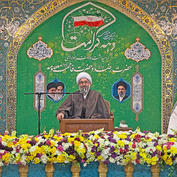 دشمن برای ازپادرآوردن یک ملت، کرامتش را هدف می‌گیرد