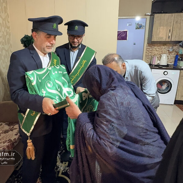 تکریم خانواده شهدای جنگ رمضان در بندرعباس توسط سفیران کریمه