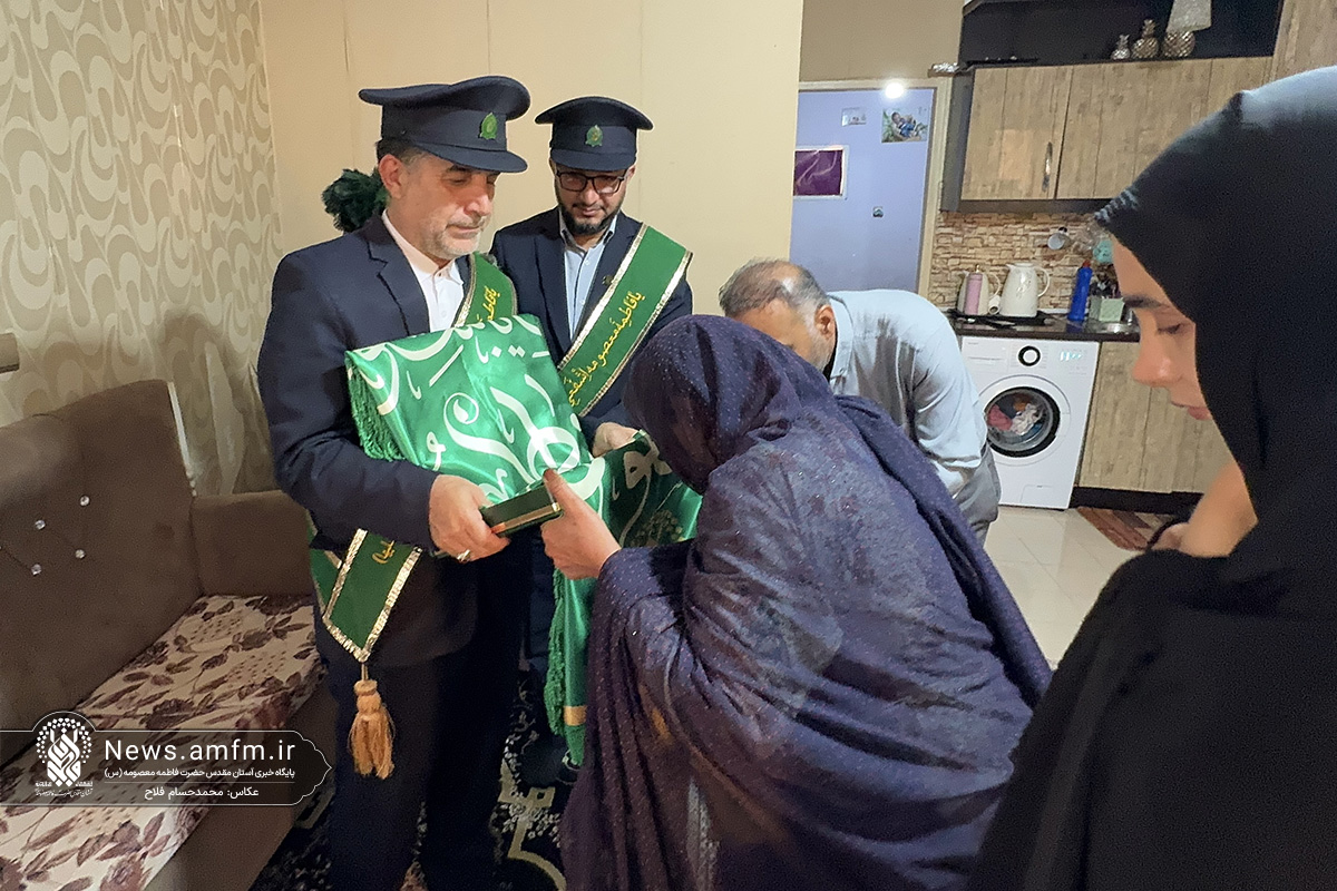 تکریم خانواده شهدای جنگ رمضان در بندرعباس توسط سفیران کریمه