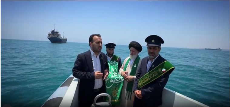 تلاوت سوره نصر برای پیروزی ایران بر فراز آب‌های خلیج‌فارس و تنگه هرمز