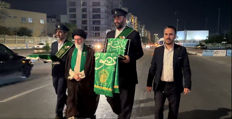 عرض خداقوت به حافظان امنیت استان هرمزگان توسط خادمان حرم بانوی کرامت