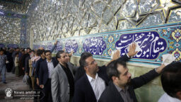 غبارروبی حرم مطهر بانوی کرامت توسط مدیران روابط عمومی‌های قم