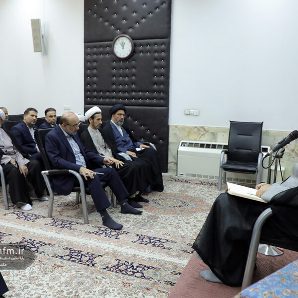 مدیران حرم بانوی کرامت پای درس اخلاق آیت‌الله سعیدی نشستند