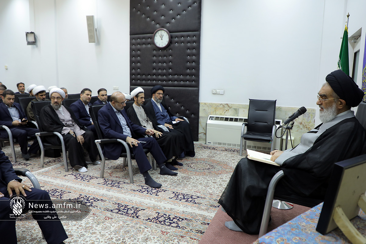مدیران حرم بانوی کرامت پای درس اخلاق آیت‌الله سعیدی نشستند