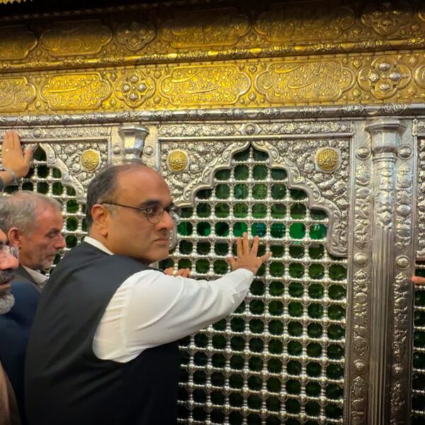 تشرف سفیر جدید پاکستان در ایران به زیارت حرم حضرت معصومه (س)