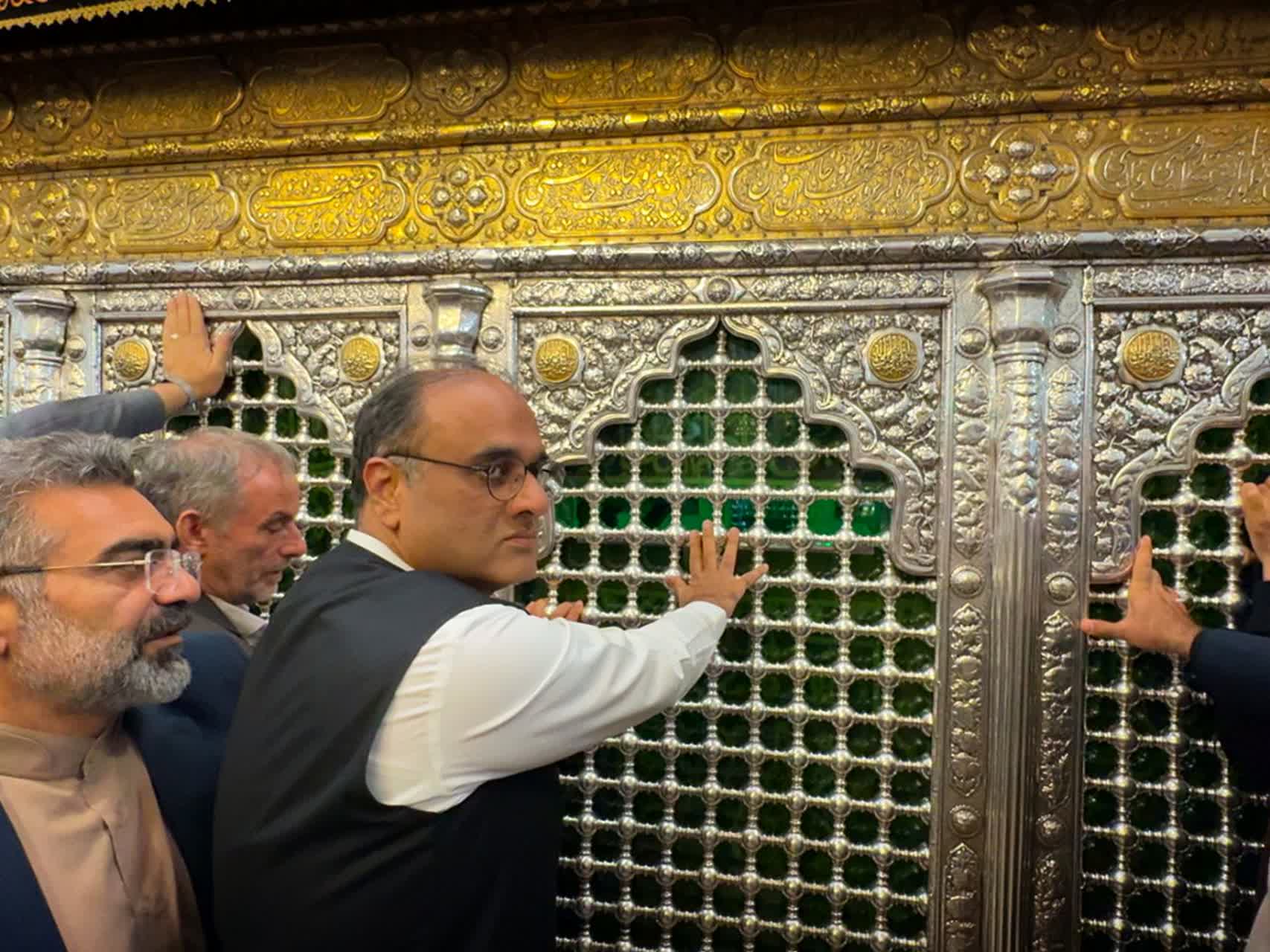 تشرف سفیر جدید پاکستان در ایران به زیارت حرم حضرت معصومه (س)