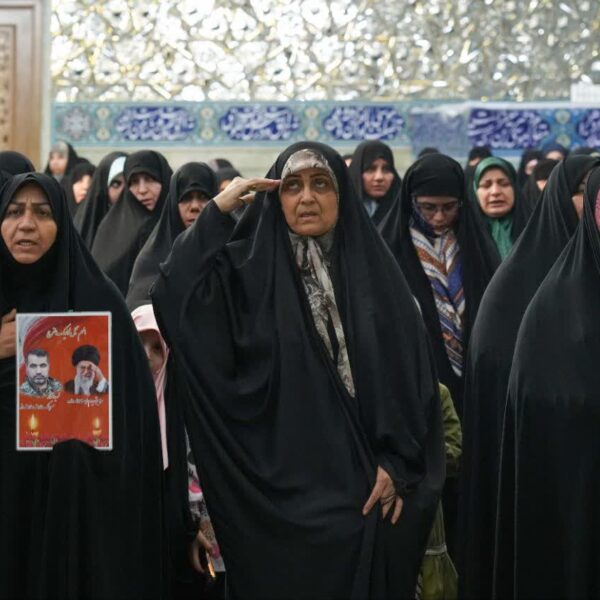 «عهد خواهری» 500 بانوی قمی در حرم بانوی کرامت